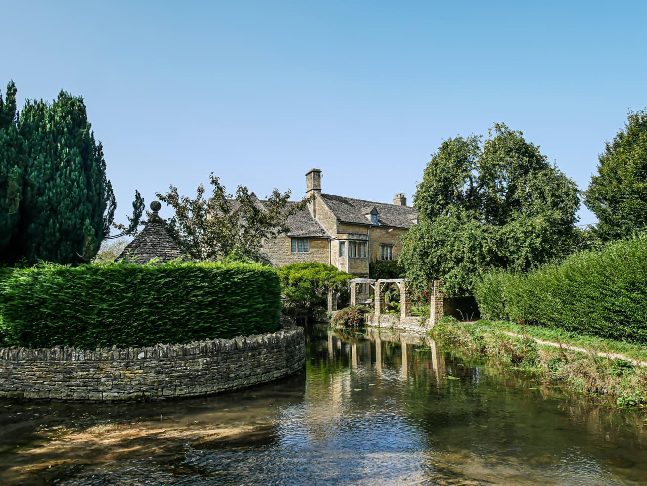 Cotswold village suitable for overnight stays