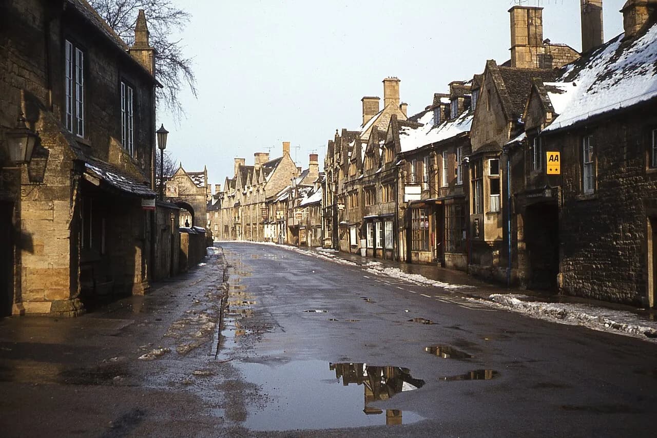 Snowy High Street in Chipping Campden lined with Cotswold stone buildings