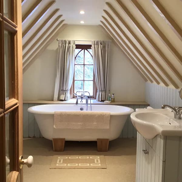 En suite bathroom at Shenberrow Hill B&B