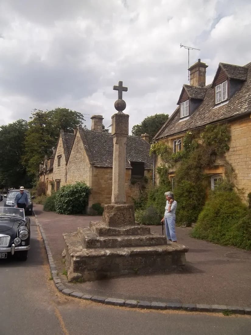 The village cross and stone houses in Stanton